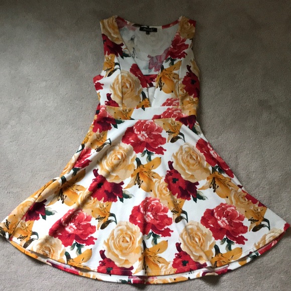 Dresses & Skirts - Floral sleeveless dress